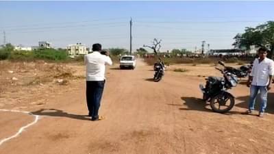 अहमदनगरच्या दुहेरी हत्याकांडाचा उलगडा, महिलेचे शिर उडवून बालकाला संपवणारा सापडला