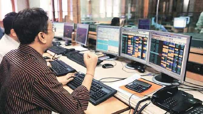 क्षणात गुंतवणुकदारांची संपत्ती 4 लाख कोटींनी वाढली, बजेटनंतर Stock Market ने मोडला रेकॉर्ड