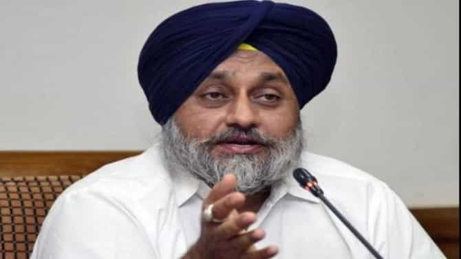 पंजाबमध्ये तुफान राडा, वीटा आणि दगडांचा मारा, आकाली दलाच्या अध्यक्षांच्या गाडीवर हल्ला