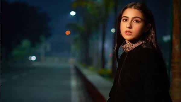 बॉलिवूड अभिनेत्री सारा अली खान तिच्या सुंदर फोटोंमुळे नेहमीच चर्चेत असते. ती नेहमीच चाहत्यांसाठी नवनवीन फोटो शेअर करते.