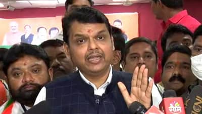 शिवसेना सत्तेसाठी मिंधी, कारवाई करा अन्यथा तीव्र आंदोलन, फडणवीसांचा मुख्यमंत्र्यांना इशारा