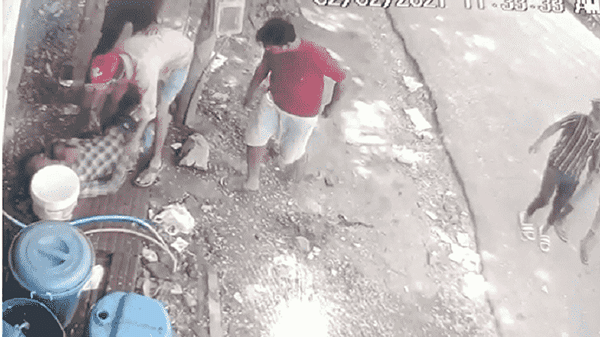 अवघ्या 400 रुपयांसाठी दोन मित्रांमध्ये हाणामारी, एकाचा मृत्यू, थरार सीसीटीव्हीत कैद