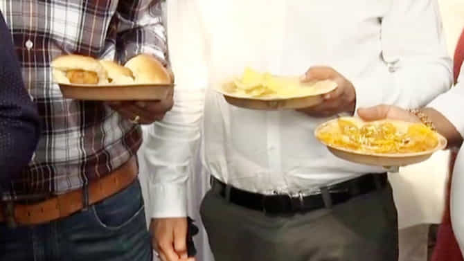 जिलेबी-फाफडा डिप्लोमसी सक्सेस, आता रासगरबा; 21 गुजराती उद्योगपतींचा रविवारी शिवसेनेत प्रवेश!