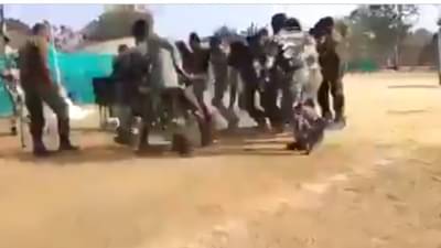 नक्षलवादी भागात जेव्हा जवान नृत्य करतात, पाहा व्हिडीओ, अभिमान वाटेल!