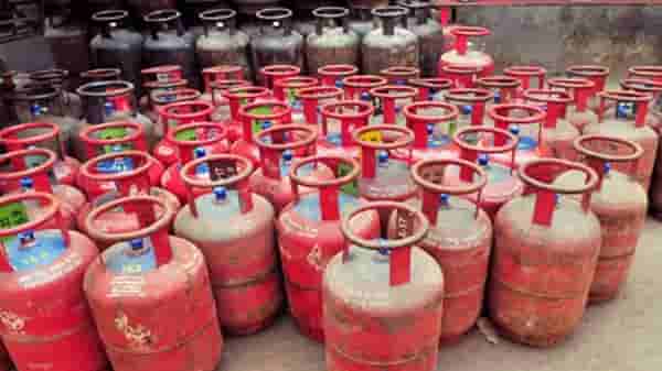 सर्वसामान्य नागरिकांना मोठा झटका! पुन्हा वाढली LPG गॅस सिलेंडरची किंमत