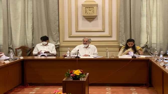 राज्य सरकार ESI रुग्णालयांसाठी MIDCचे भूखंड देणार, कोणत्या शहरांचा समावेश?