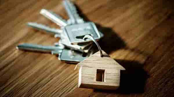 Home Buying Tips | पहिलंच घर खरेदी करताय? मग ‘या’ गोष्टींकडे लक्ष द्या!
