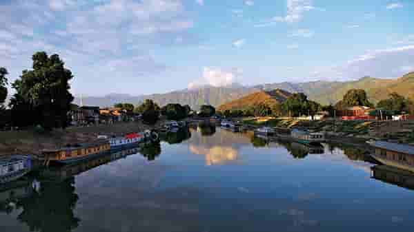 Jammu and Kashmir : जम्मू-काश्मीरमध्ये अखेर दीड वर्षानंतर 4G इंटरनेट सेवा सुरु