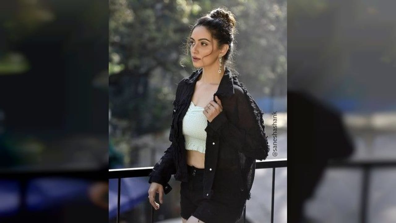 अभिनय आणि सौंदर्य यांचा सुंदर मिलाफ मराठमोळी अभिनेत्री श्रुती मराठे नेहमी साधते.