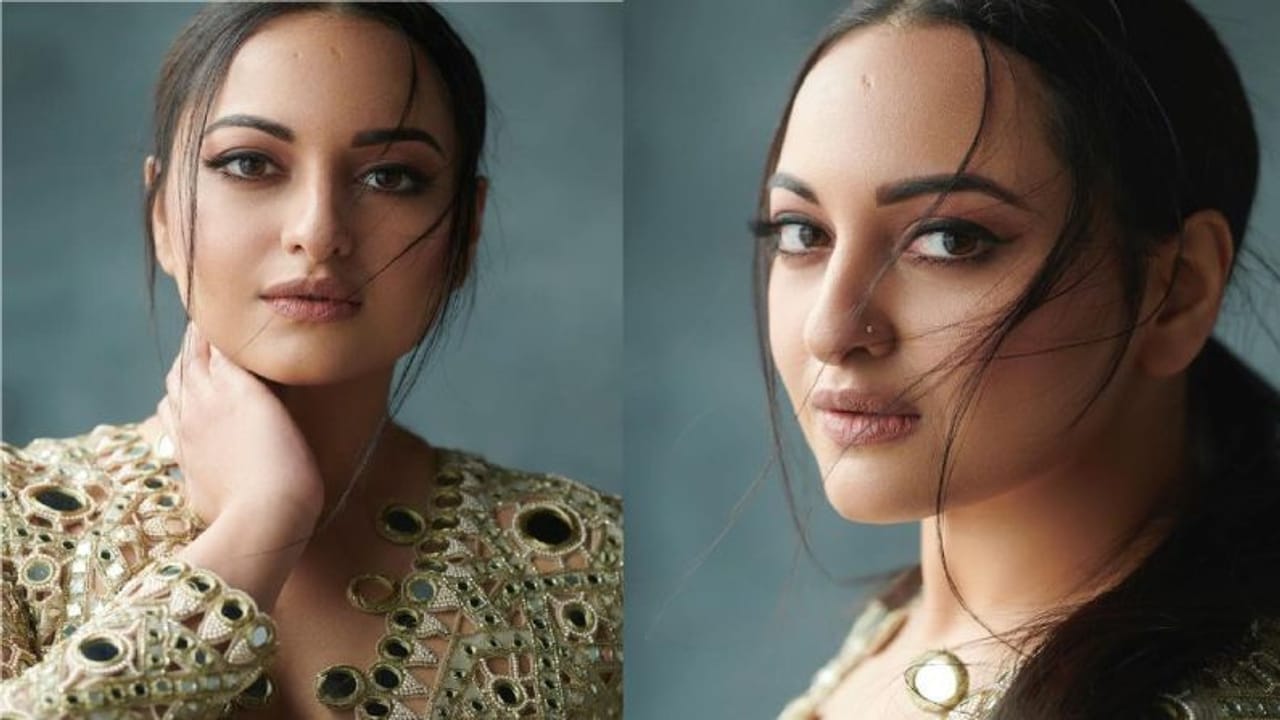 बॉलिवूडची आघाडीची अभिनेत्री सोनाक्षी सिन्हा सध्या सोशल मीडियावर चांगलीच सक्रिय असते.