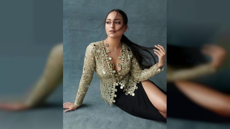 सोशल मीडियावर सक्रिय असणाऱ्या सोनाक्षीने नुकतेच तिचे नवे फोटोशूट चाहत्यांसोबत शेअर केले आहे.