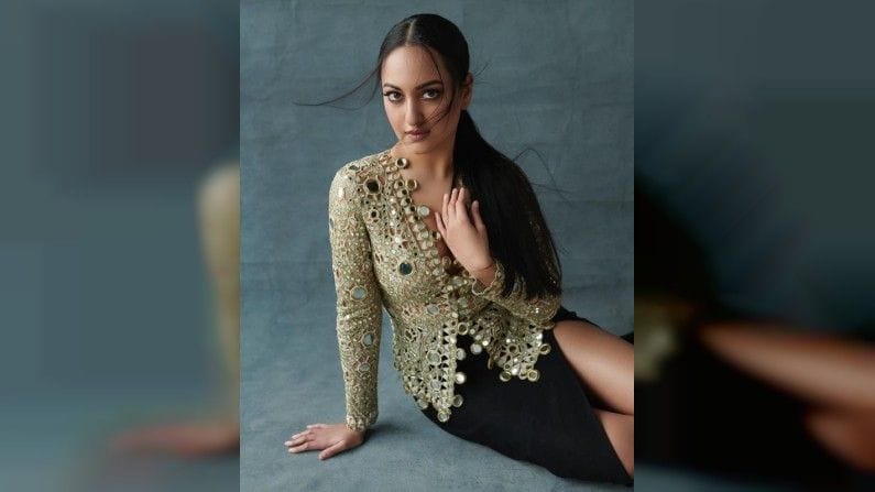 आता तिनं काही हटके फोटो तिच्या इन्स्टाग्राम अकाऊंटवर शेअर केले आहेत.