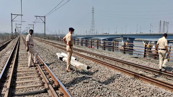 आधी बाळाचं मस्तक धडा वेगळं केलं नंतर ती वाशीच्या खाडीवर पोहोचली, पुढं जे घडलं त्यानं हादरवलं