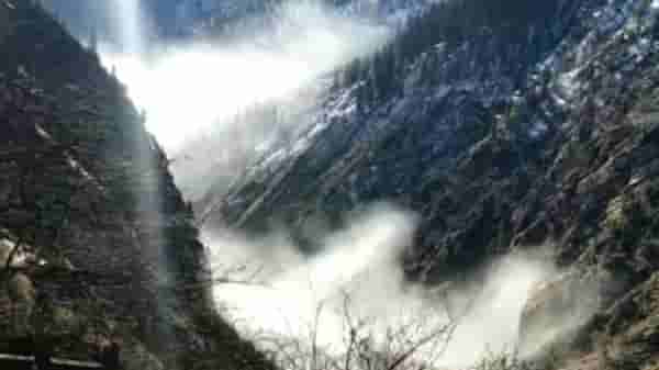केवळ हिमालयाच्या गुहेत ध्यानधारणा करुन चालणार नाही...., सामना अग्रलेखातून मोदींवर टीका