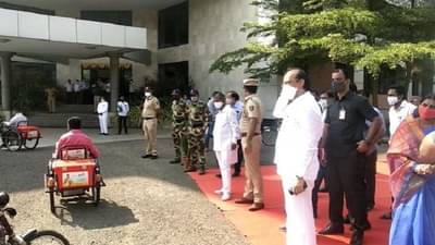 अजितदादांचा अनोखा अंदाज, आधी सायकलची पाहणी, मग दिव्यांगांशी संवाद