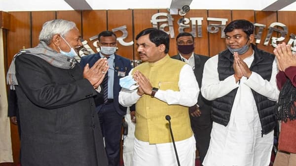 शाहनवाज हुसैन दिल्लीतून थेट पाटण्यात, उद्या मंत्रीपदाची शपथ घेणार? काय आहे भाजपची खेळी?