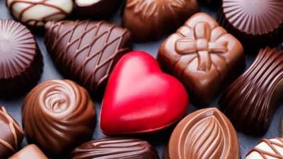 Chocolate Day 2021 | होममेड चॉकलेट देऊन वाढवा प्रेमातला गोडवा, वाचा याची रेसिपी...