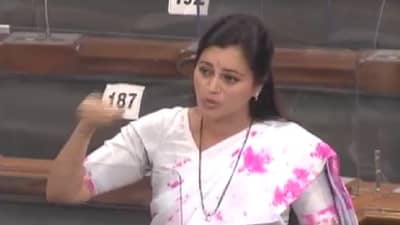 खासदार नवनीत राणा यांना धक्का, जात प्रमाणपत्र कोर्टाकडून रद्द