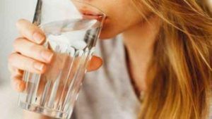 Drinking Water : जाणून घ्या आयुर्वेदात जेवताना पाणी पिण्याचा सल्ला का दिला जातो ?