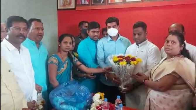खोणी ग्रामपंचायतीत शिवसेनेचा झेंडा फडकला, आगामी निवडणुकाही जिंकण्याचा श्रीकांत शिंदेंचा दावा
