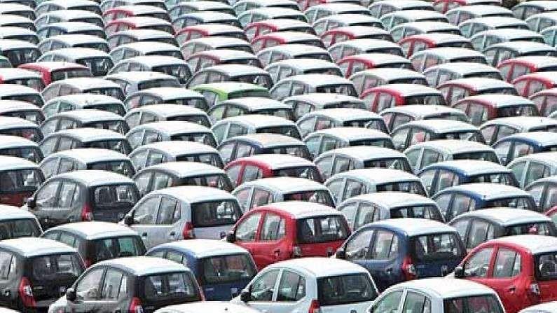 प्रवासी वाहनांच्या विक्रीत घट, 'या' कारणामुळे सर्वच वाहन कंपन्या तोट्यात प्रवासी वाहनांच्या विक्रीत घट, 'या' कारणामुळे सर्वच वाहन कंपन्या तोट्यात