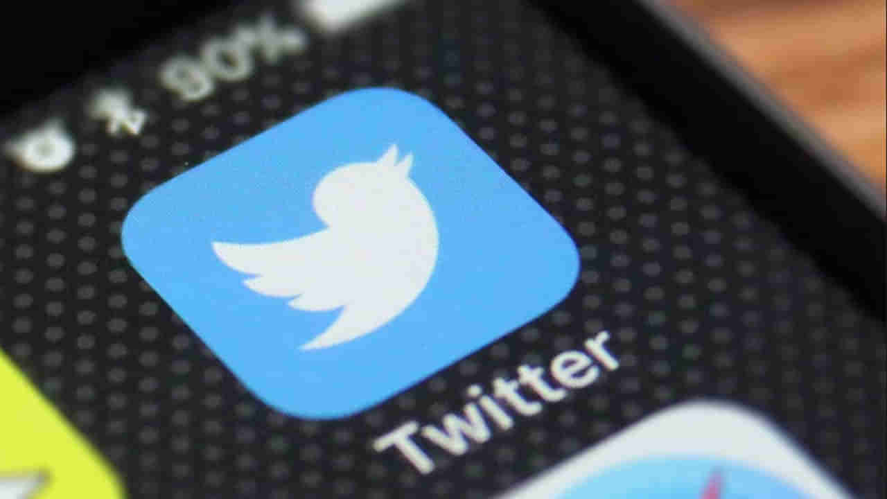 अटक आणि दंडाच्या भीतीपोटी केंद्र सरकारने सांगितलेल्या अकाऊंट्सवर ट्विटरची कारवाई