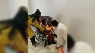 काँग्रेस प्रदेशाध्यक्षपद स्वीकारताच नाना पटोले नागपुरातील घरी, मातोश्रींकडून औक्षणाने स्वागत