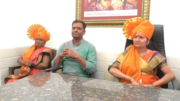 ग्रामपंचायतचा नगरी पॅटर्न, आजोबा, वडिलांनतर आता बायको, 55 वर्षे सरपंचपद भुषवणारं कुटुंब