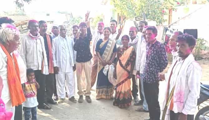 अल्पमतात बनलं सरकार! मताधिक्य नसताना विरोधकांच्या चुकीने गळ्यात पडली सरपंचाची माळ