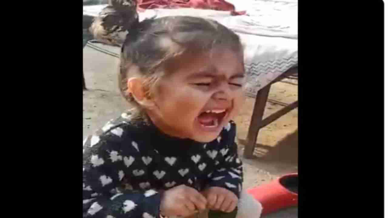 VIDEO : मला माझ्या नवऱ्याकडे जाऊ द्या, चिमुकलीचा बालहट्ट, ढसाढसा रडली!