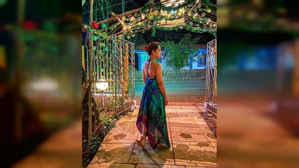'चला हवा येऊ द्या' या विनोदी कार्यक्रमातून देशभरातील रसिक प्रेक्षकांना खळखळून हसवणारी अभिनेत्री श्रेया बुगडे सध्या सुट्ट्यांचा आनंद घेतेय.