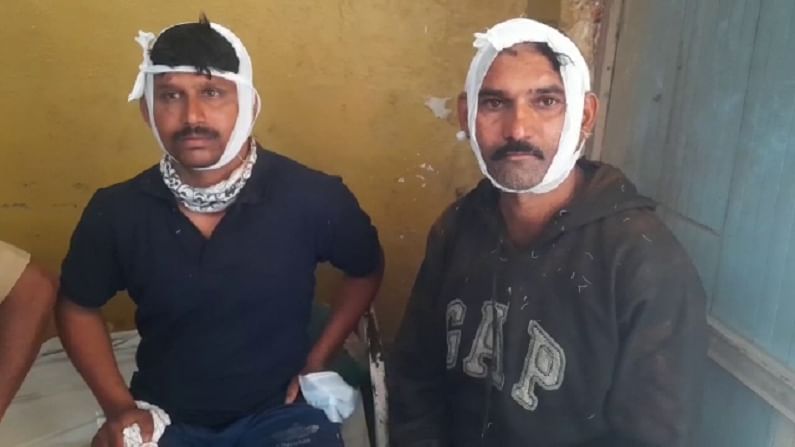 सांगलीत हवेत गोळीबार, डोळ्यात चटणी टाकून चौघांवर तलवार-कोयत्याने वार सांगलीत हवेत गोळीबार, डोळ्यात चटणी टाकून चौघांवर तलवार-कोयत्याने वार
