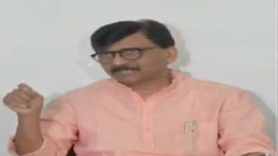 बेडरपणे सामना करणारे लोक, महुआ मोईत्रा यांनी मोदी सरकारचा बुरखा फाडला; सामनातून मोदींवर टीकेचे बाण