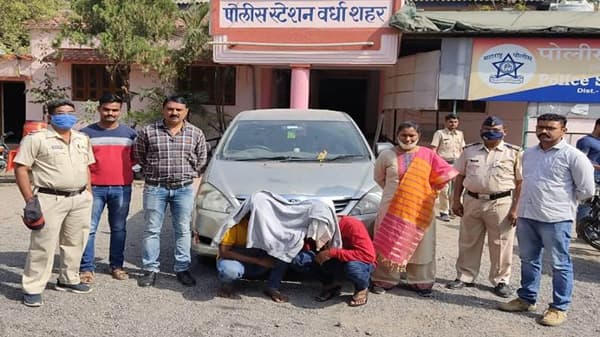 बकऱ्यांच्या चोरीसाठी इनोव्हा, पोलिसांनी हायटेक चोरट्यांना ठोकल्या बेड्या