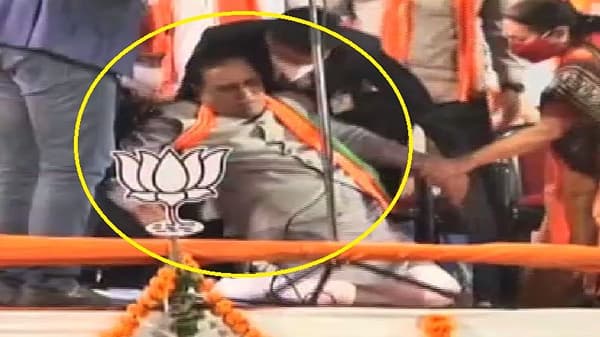 VIDEO | गुजरातचे मुख्यमंत्री स्टेजवर कोसळले, रक्तदाब कमी झाल्याने आली भोवळ