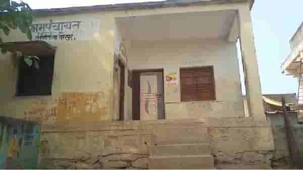 सरपंचपदाच्या उमेदवाराला गाडीत बसवून लॉजवर नेले, धुळ्यात सिनेस्टाईल अपहरण