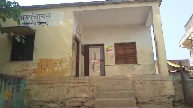 सरपंचपदाच्या उमेदवाराला गाडीत बसवून लॉजवर नेले, धुळ्यात सिनेस्टाईल अपहरण