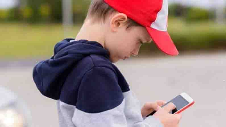 Harmful | स्मार्टफोनच्या अति वापरामुळे खुंटतो मुलांच्या मेंदूचा विकास, भविष्यात होऊ शकतात अनेक मोठे तोटे!