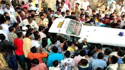 जळगाव ट्रक अपघातात एकाच कुटुंबातील दहा जणांचा मृत्यू, आभोळा गावावर शोककळा