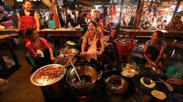 भारतातील अनोखं मार्केट, 4 हजार दुकानांची मालकी महिलांकडे असणाऱ्या बाजाराची गोष्ट, वाचा सविस्तर