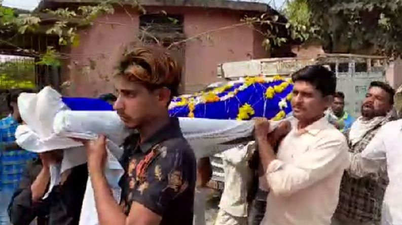 Jalgaon accident | तब्बल 11 जणांची अंत्ययात्रा एकाच वेळी, भीषण अपघाताने जळगाव सुन्न
