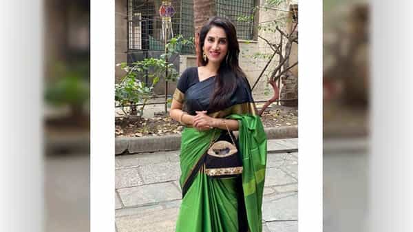 बिग बॉस फेम अभिनेत्री स्मिता गोंदकर सध्या सोशल मीडियावर मोठ्या प्रमाणात अॅक्टिव्ह असते.