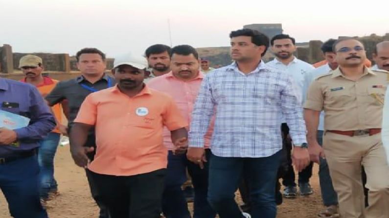 शिवजयंती पूर्वी रायगड उजळणार, श्रीकांत शिंदे यांच्या स्वनिधीतून रोषणाई शिवजयंती पूर्वी रायगड उजळणार, श्रीकांत शिंदे यांच्या स्वनिधीतून रोषणाई