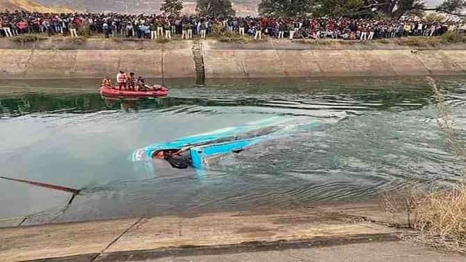 परीक्षेच्या पेपरला पोहोचण्याआधीच आयुष्याचा पेपर संपला, मध्यप्रदेशातल्या अपघातात 47 जण मृत्यूमुखी, बहुतांश जण विद्यार्थी