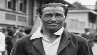 त्यानं 52 शतकं लगावली, रिपोर्टरही झाला, नाबाद ट्रिपल सेंच्युरी, त्याच्यासोबत क्रिकेट पंढरीच्या पिचवर जे घडलं, त्यानं जग स्तब्ध झालं