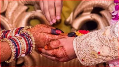 सोशल डिस्टन्सिंगचे नियम धाब्यावर बसवले, लग्नाच्या हॉलमध्ये घुसून कारवाई, 10 हजारांच्या दंडाची वसूली