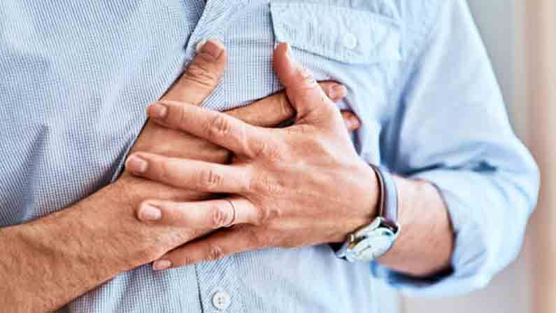 Heart Attack | धाप लागणे, खांदे दुखीकडे दुर्लक्ष करताय? ‘ही’ असू शकतात हृदयविकाराच्या झटक्याची लक्षणे!