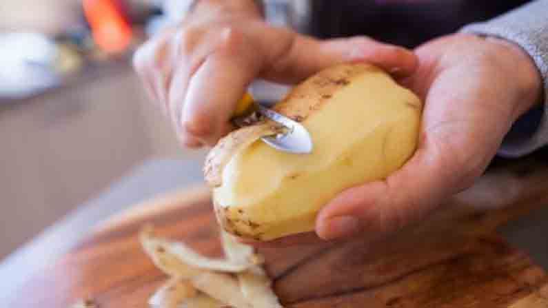 Potato Peel | बटाट्याचे साल फेकून देताय? थांबा, त्वचेची निगा राखण्यात येईल कामी!
