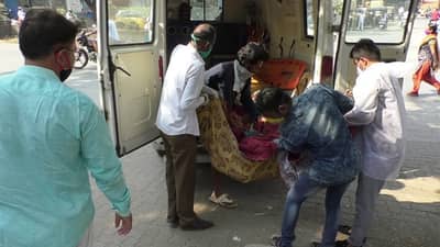 लावारीस, फुटपाथवरील गरिबांना महापालिका रुग्णालयात जागा नाही? कल्याणमधील मन हेलावून टाकणारी घटना