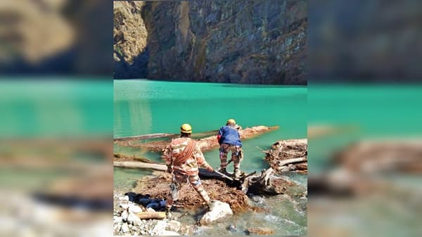 Video: उत्तराखंडच्या चामोलीच्या दुर्घटनेनंतर नेमकं काय घडलं? बघा निसर्गाची ही करणी